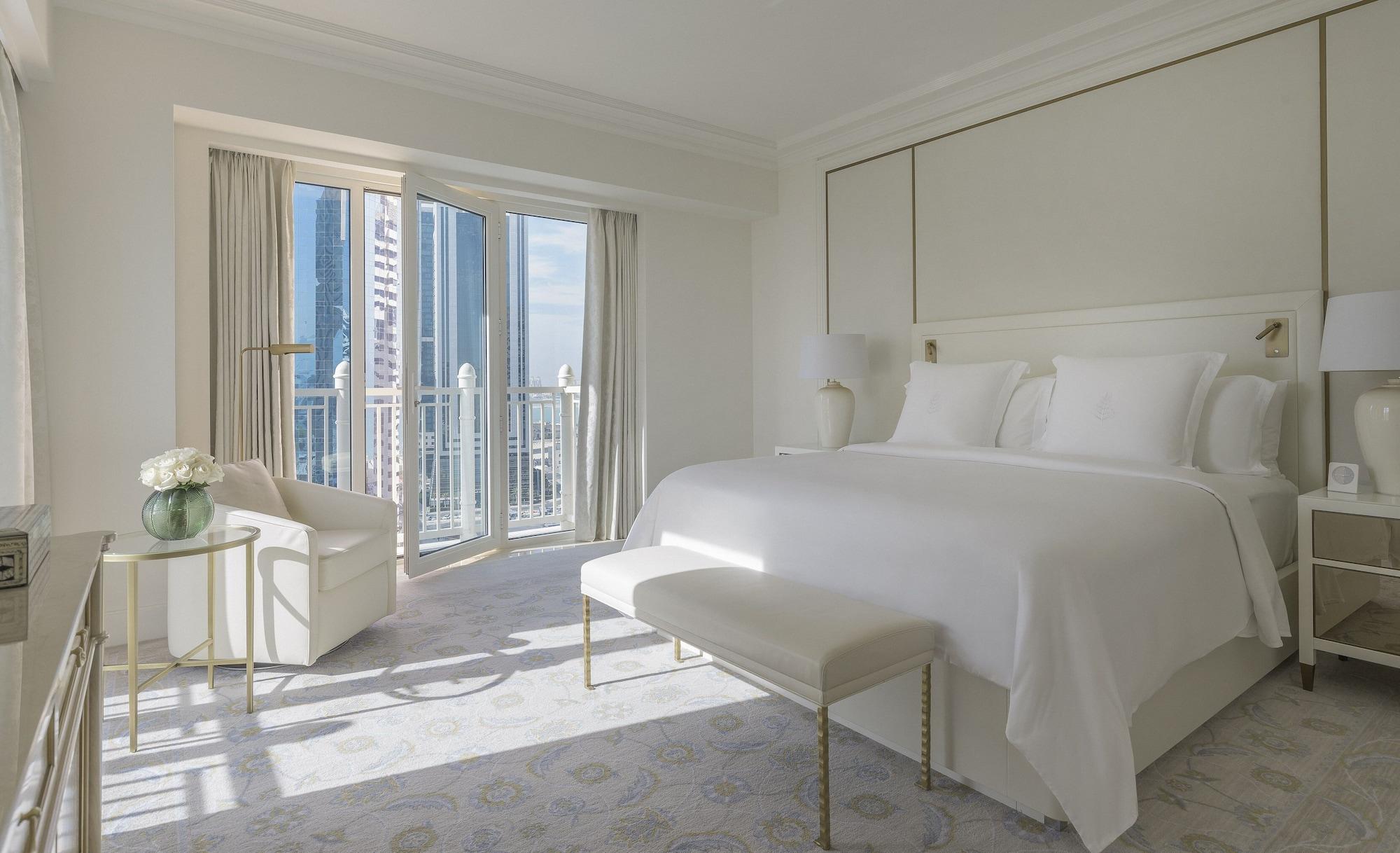 Four Seasons Hotel Dauhá Exteriér fotografie A bedroom at The Ivy Hotel