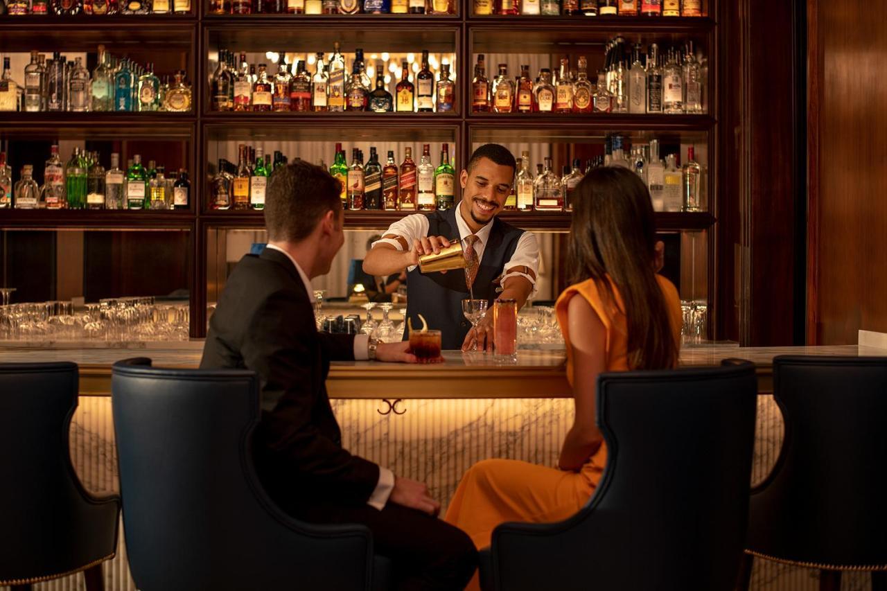 Four Seasons Hotel Dauhá Exteriér fotografie The Bar at The Ivy